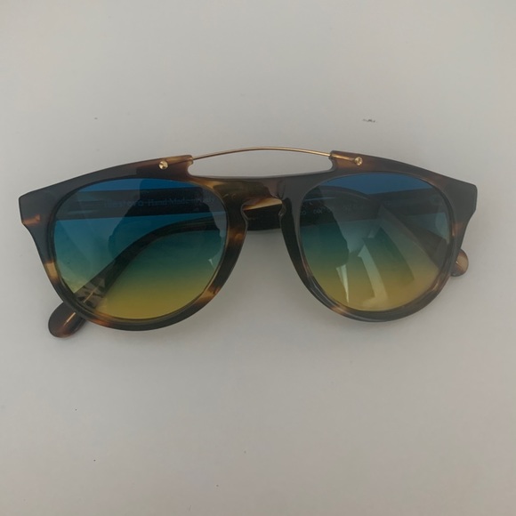 illesteva Monaco Sunglasses - Picture 3 of 6